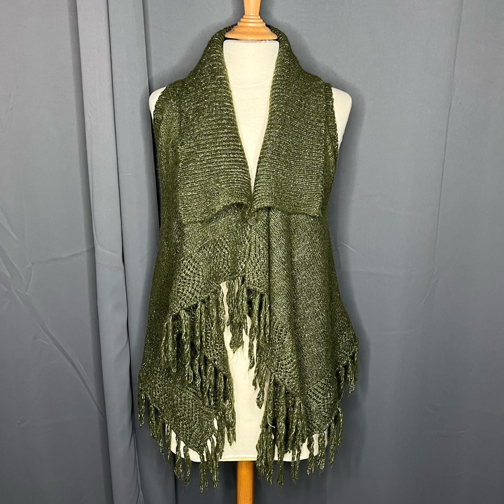 Romeo and Juliet Couture Size‎ M Dark Green Cardigan.